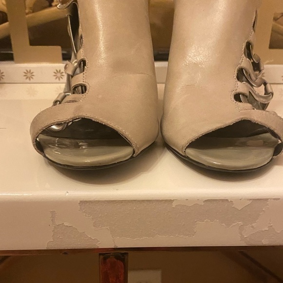 SCHUTZ LEATHER HEELED SHOE SIZE 8 - Picture 2 of 8